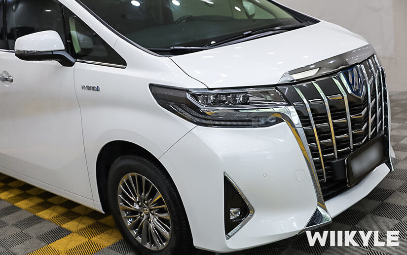 丰田埃尔法侧视图