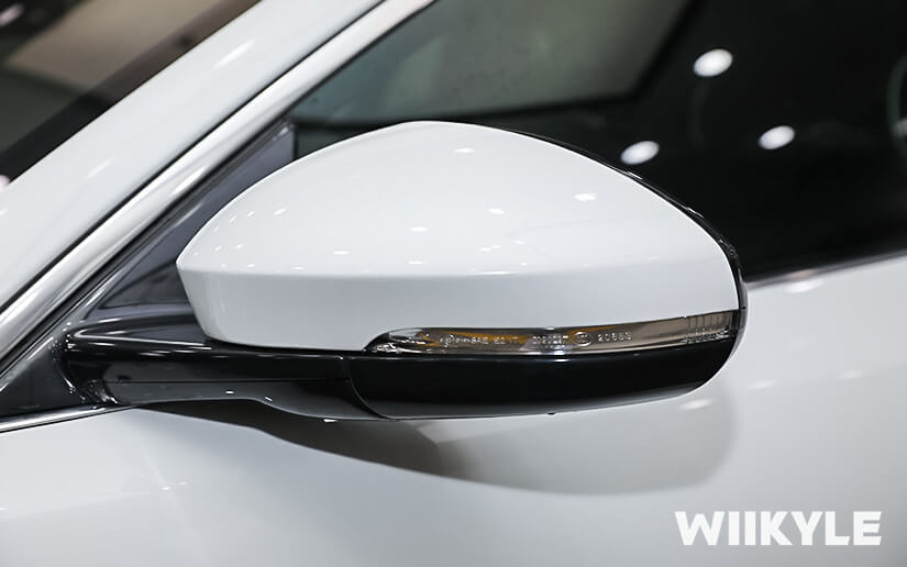 白色捷豹后视镜装贴车衣效果图