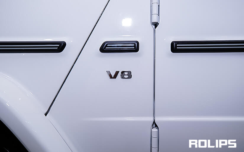 白色车贴完车衣的展示图