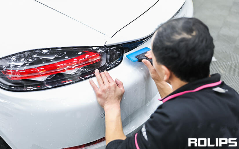 白色车贴车衣的细节展示