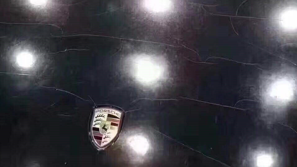 劣质膜施工过于干燥，造成龟裂