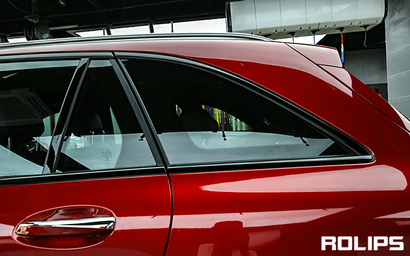 红色车贴ROLIPS车衣的细节展示