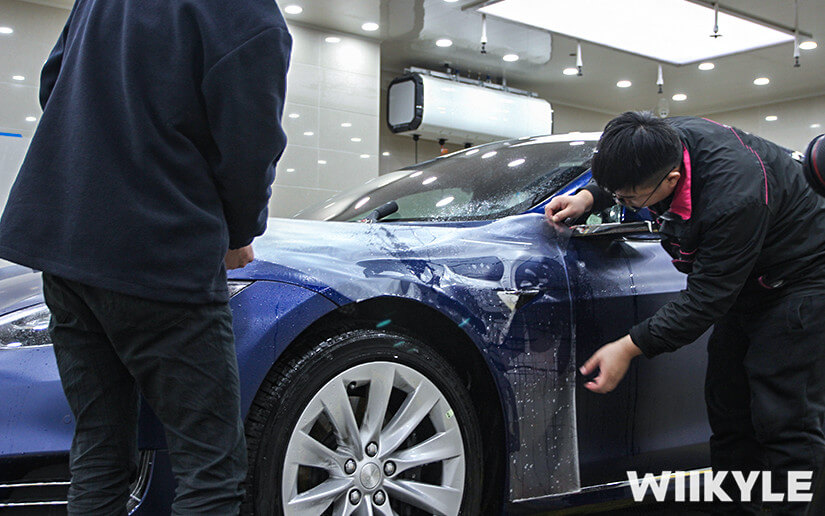 蓝色特斯拉MODEL S WIIKYLE隐形车衣贴膜案例（图二）