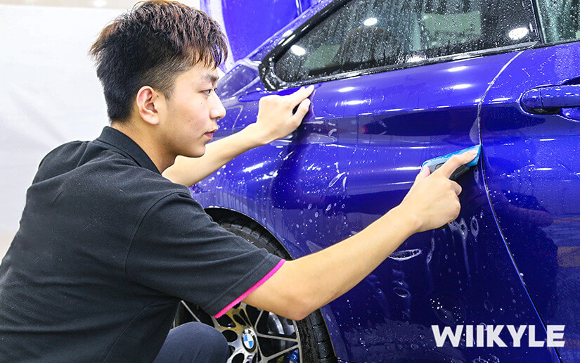 蓝色宝马M4选择WIIKYLE漆面保护膜施工案例展示图（2）