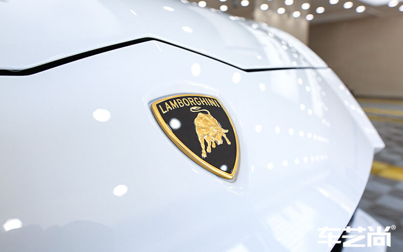 威固隐形车衣施工前给车子做的防护工作