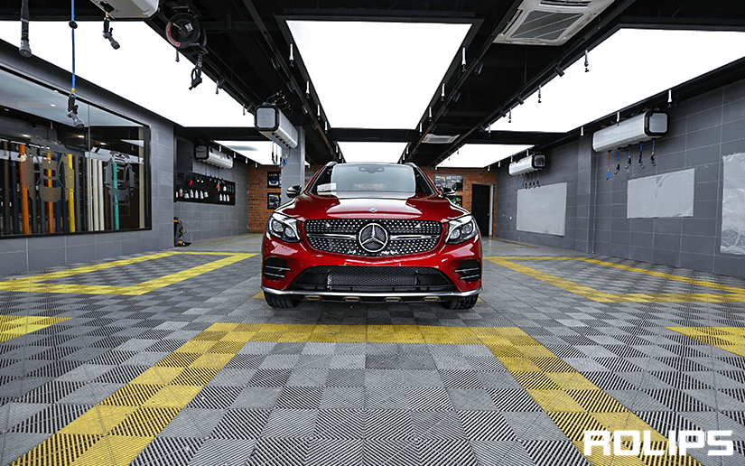 红色车贴ROLIPS隐形车衣的效果展示