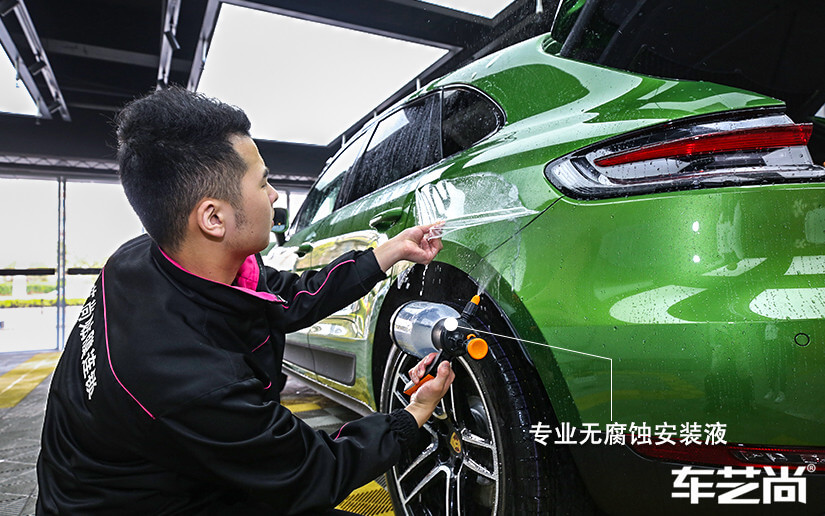 装贴隐形车衣使用专业无腐蚀安装液