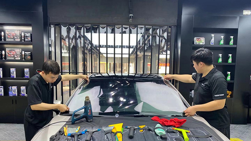 汽车玻璃膜施工