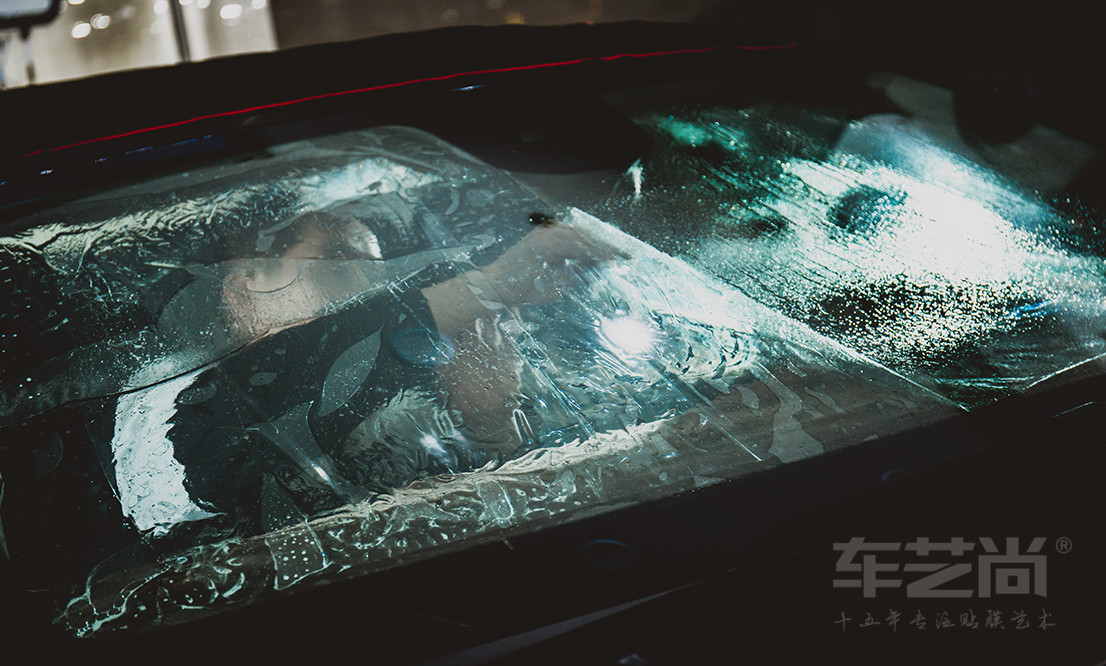 汽车玻璃膜施工